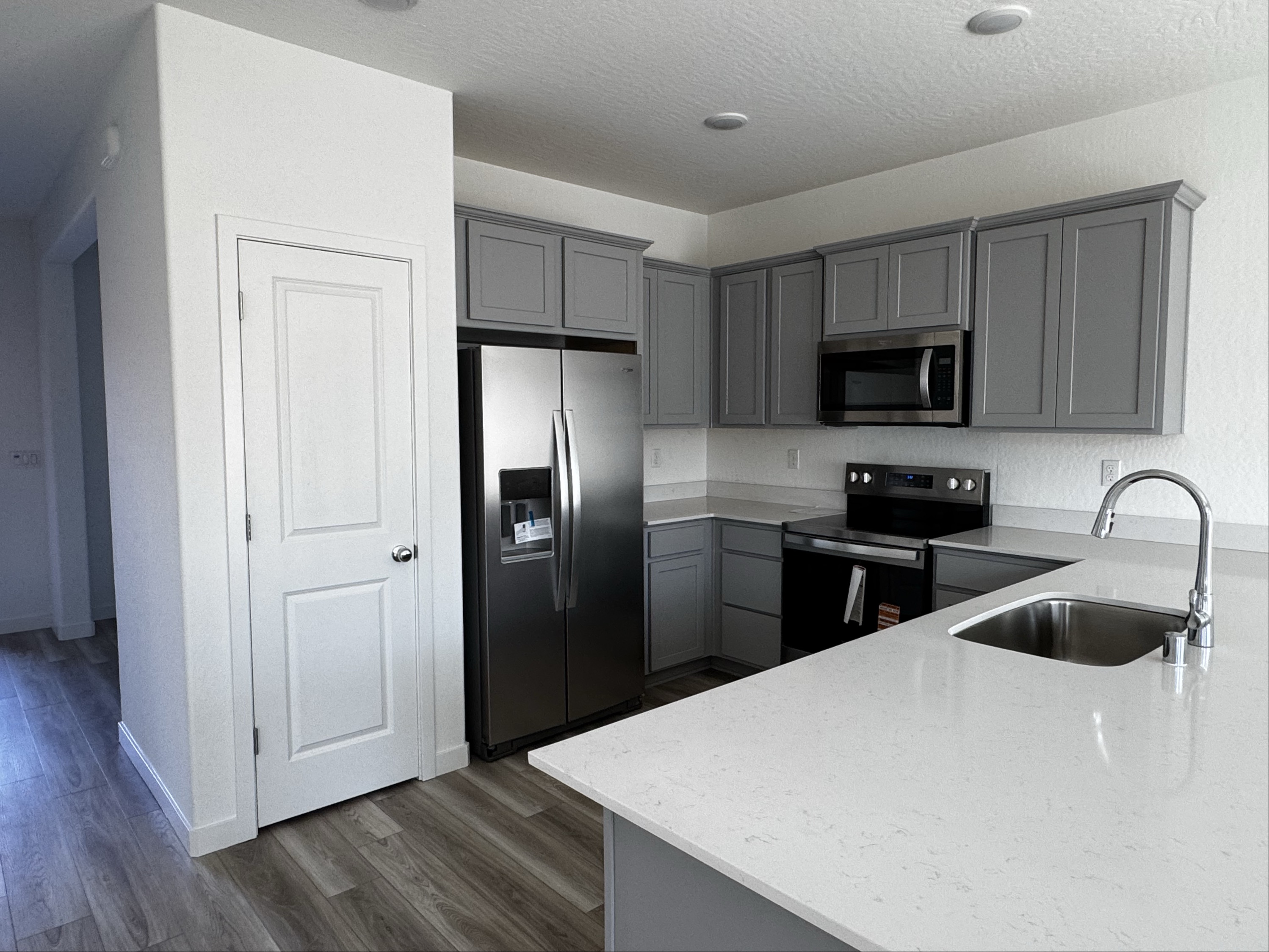 A kitchen with white cabinets.