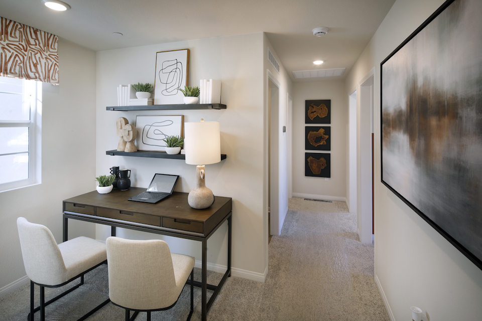 A room with a desk and chairs.