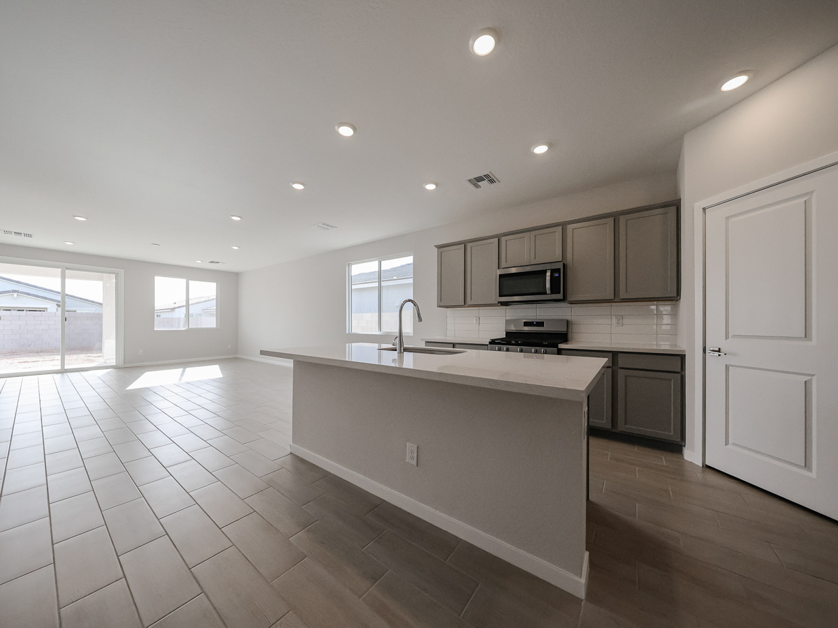 0072 40015 W SPARKS LN