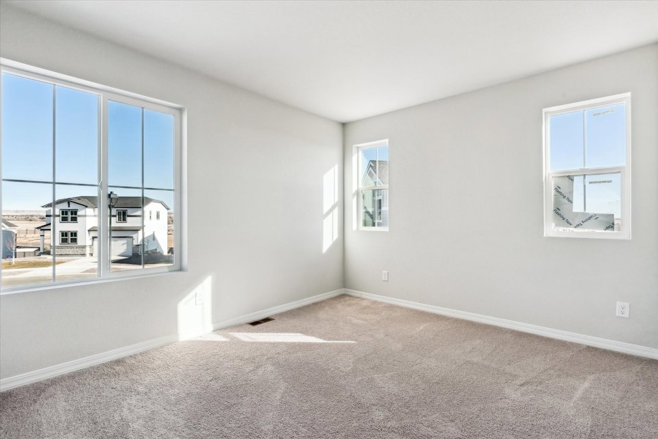 A room with windows and a carpet.