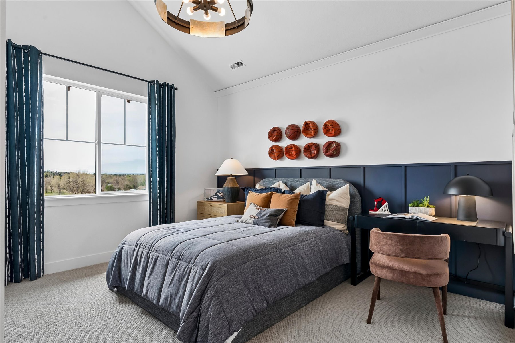 A bedroom with a bed and desk.