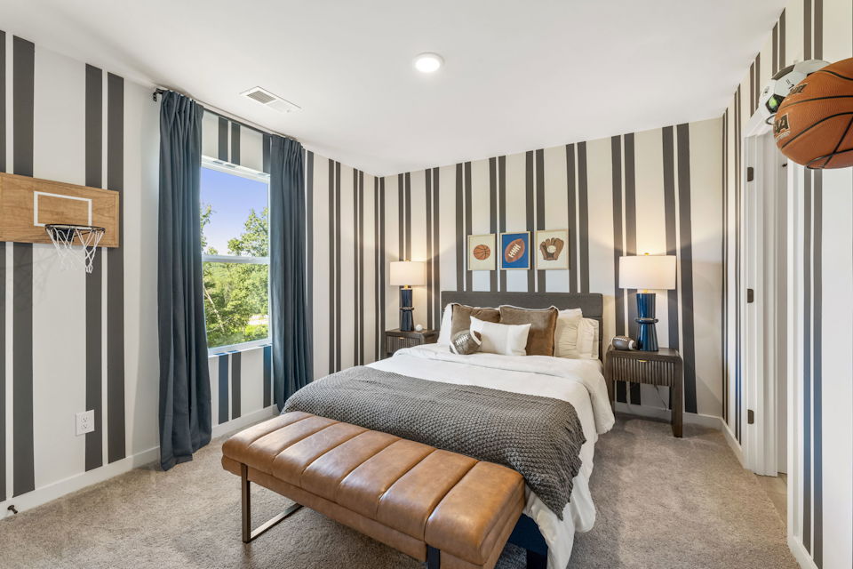 A bedroom with a large bed.