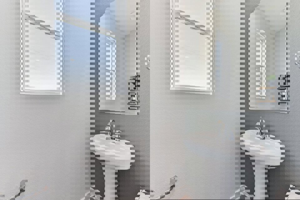 A bathroom with a sink and mirror.