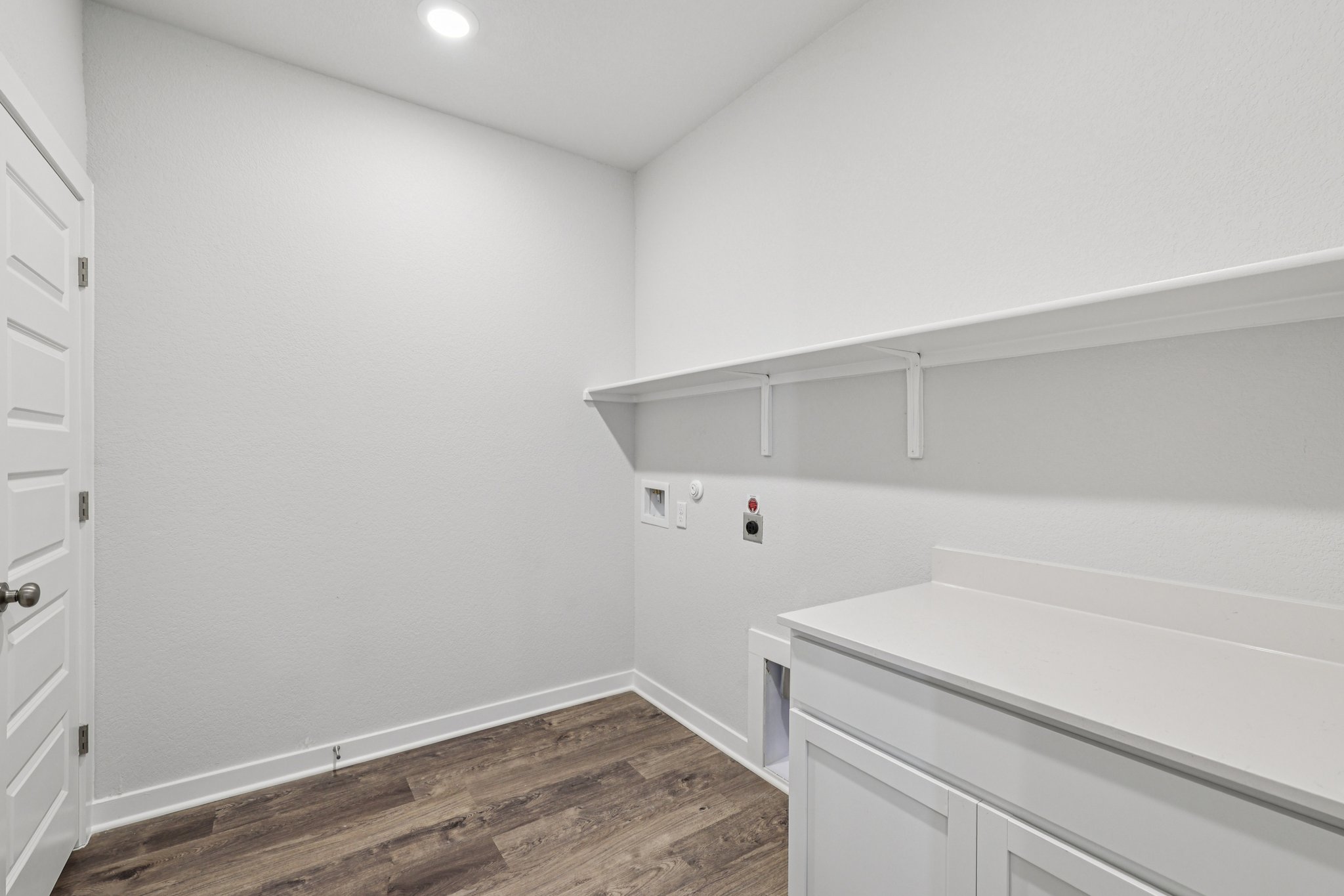 A white room with white cabinets.
