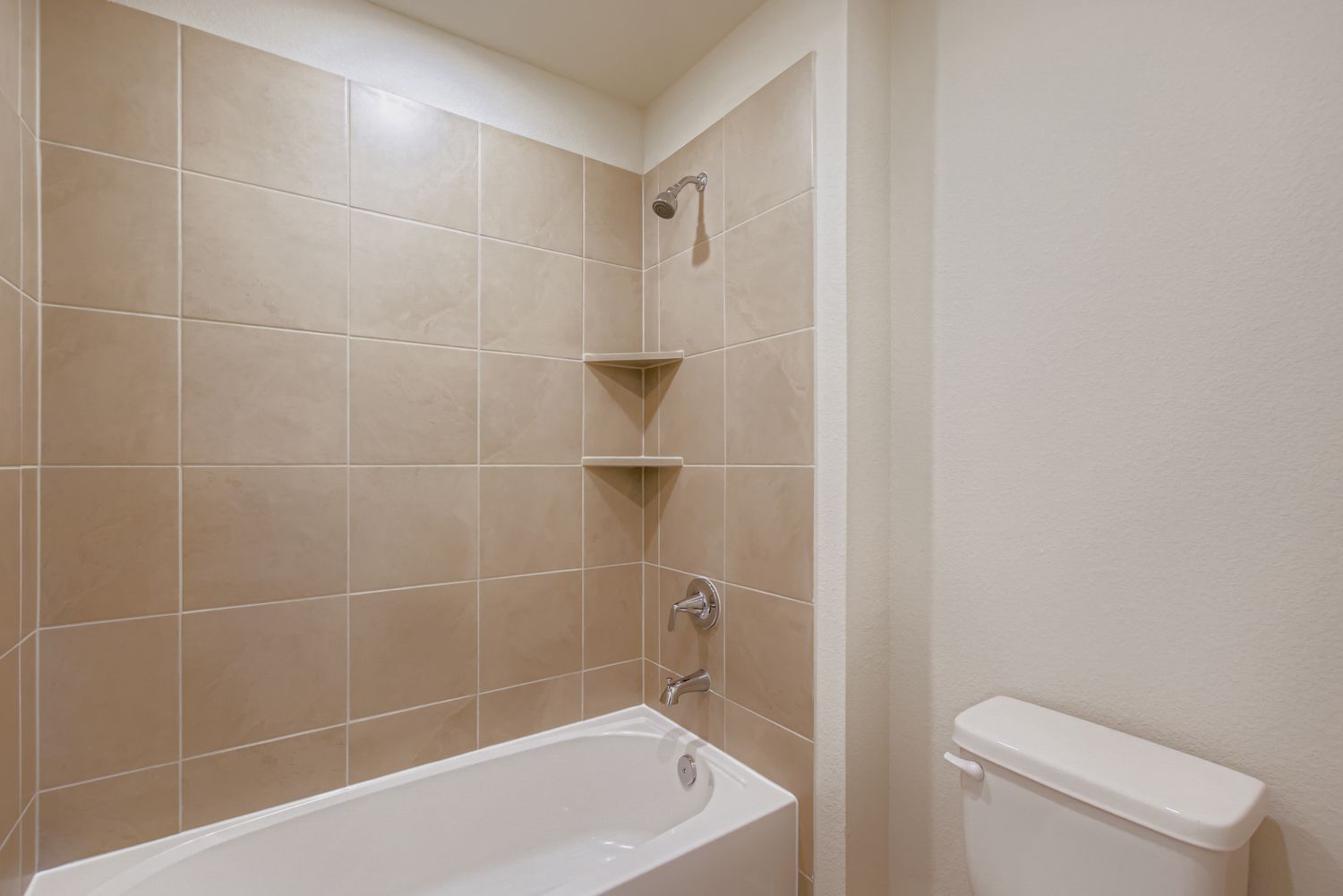 A bathroom with a bathtub and toilet.