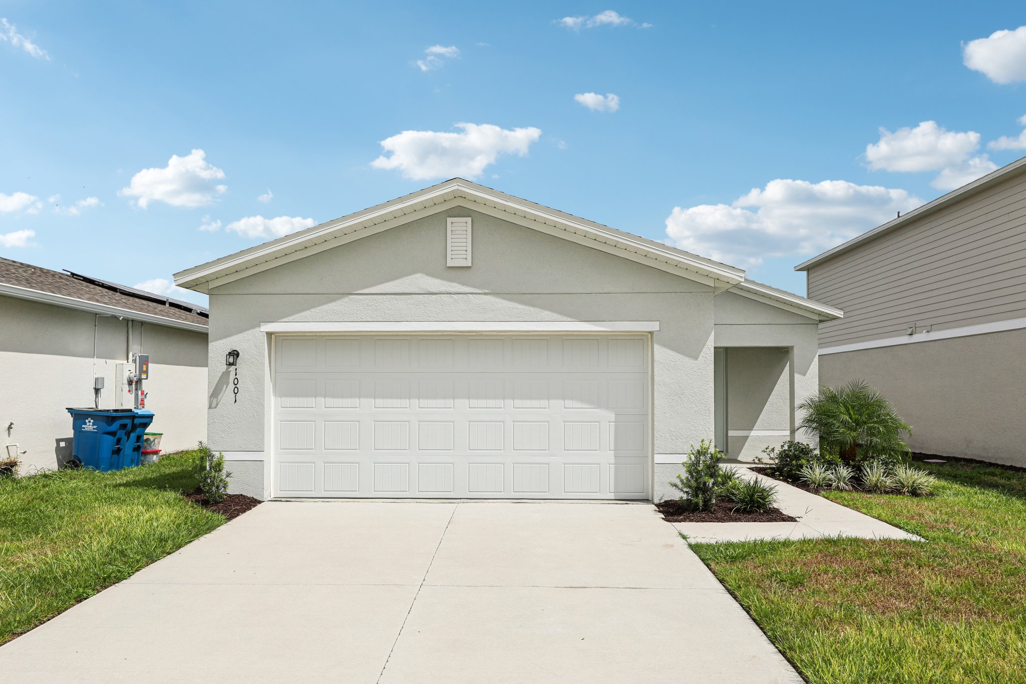 0425 1001 Ambleside Drive