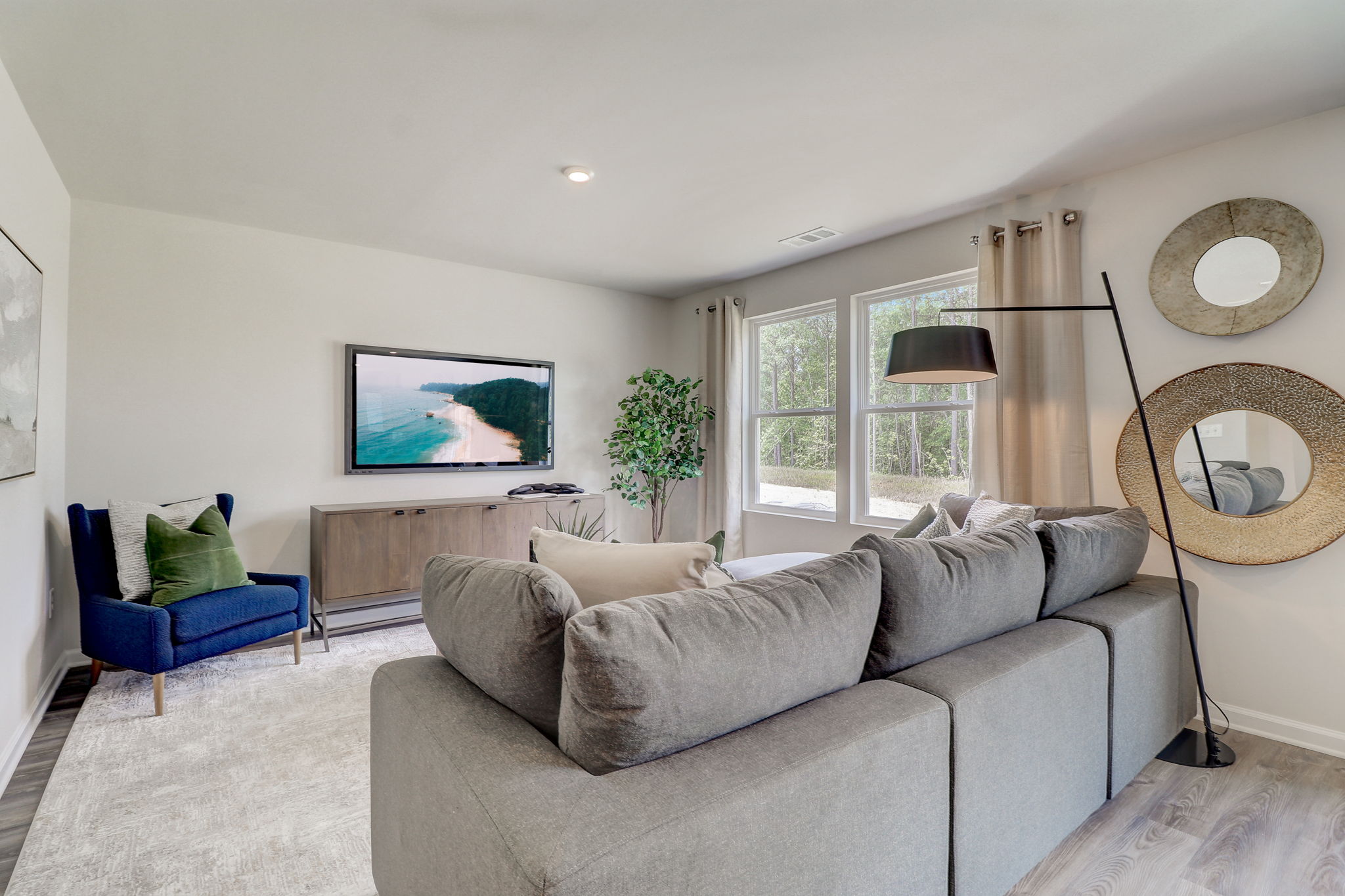 A living room with a couch and a tv.