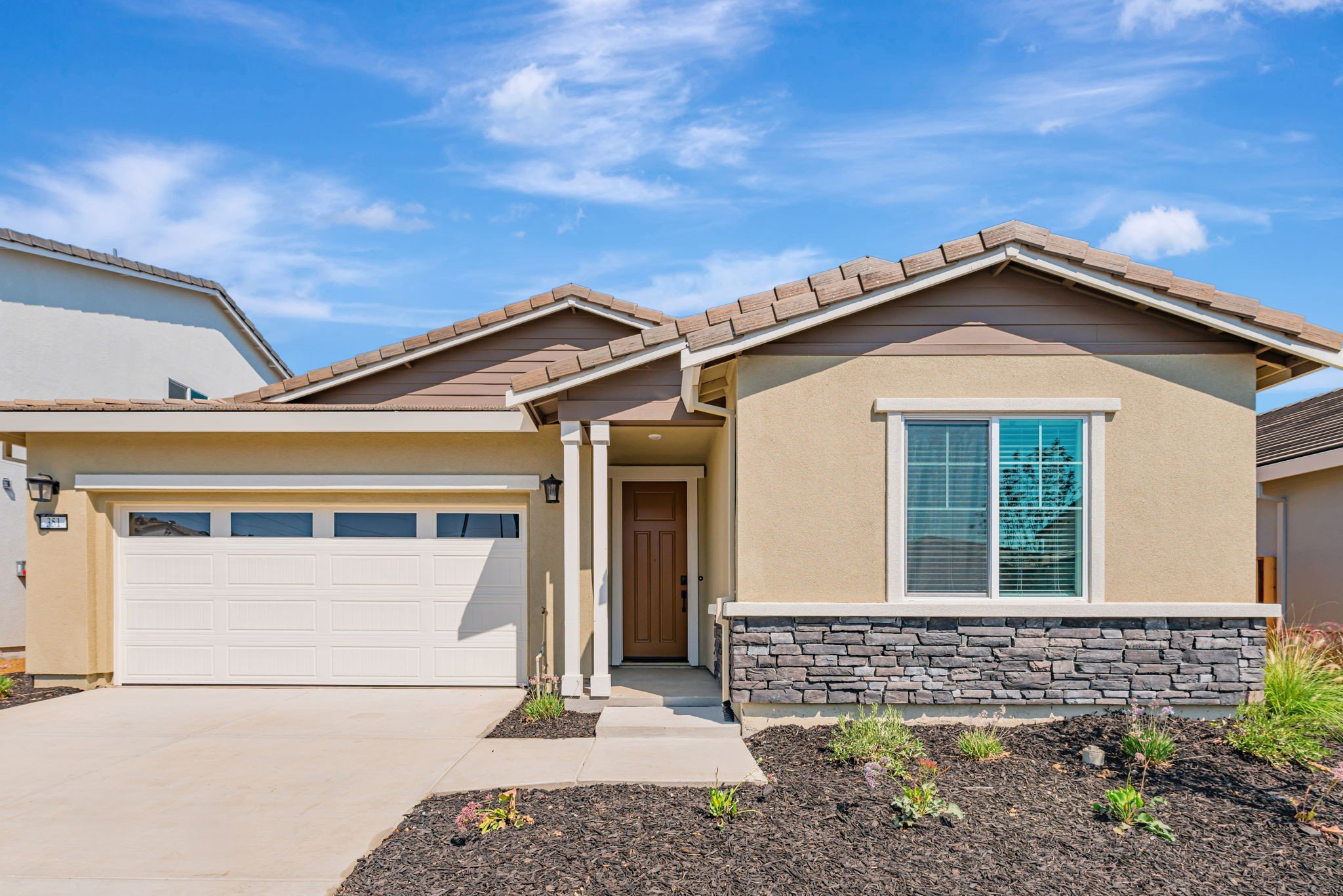 0009 351 Astilbe Street